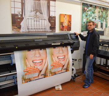 Ian Penman’s son Ian with Introscan’s HP Latex 360