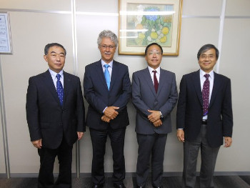 From left to right : Mr. N. Hayakawa – President & representative Director Mutoh Holdings Co. Ltd., Japan, Mr. Arthur Vanhoutte, Consultant Mutoh Group, Mr. A. Kotake – Managing Director Mutoh Belgium nv, Mr. H. Aoki – Managing Director Mutoh Holdings Co. Ltd., Japan